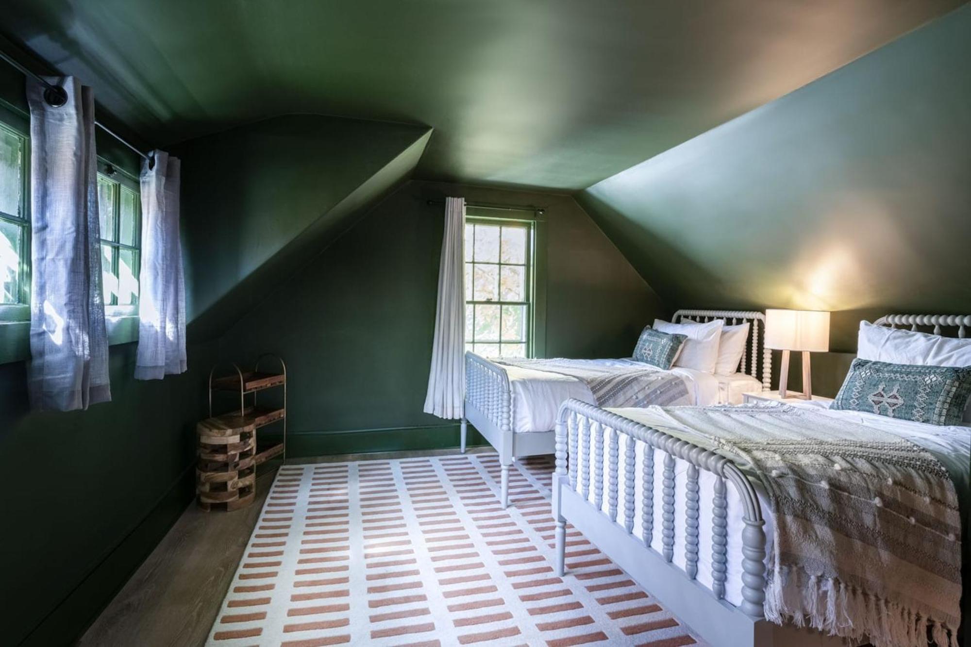 Riverhouse By Weekender Formerly Jack Daniels Inn Peterborough Room photo
